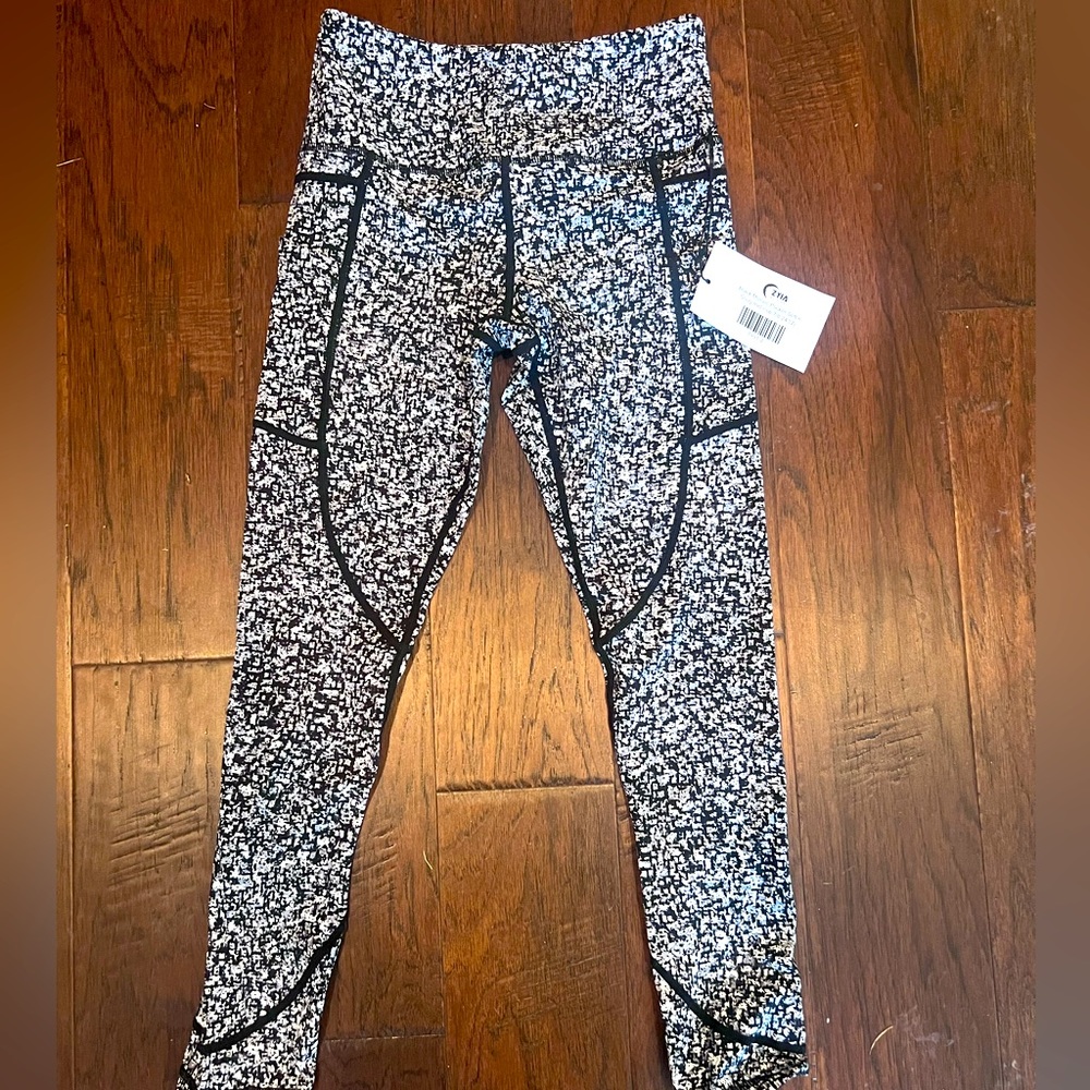 Zyia Active Black Mosaic Pocket Soft and Snug Leggings